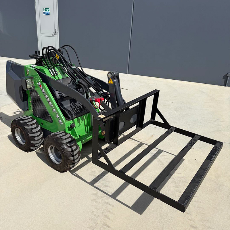 Derette 320 mini skid steer loader