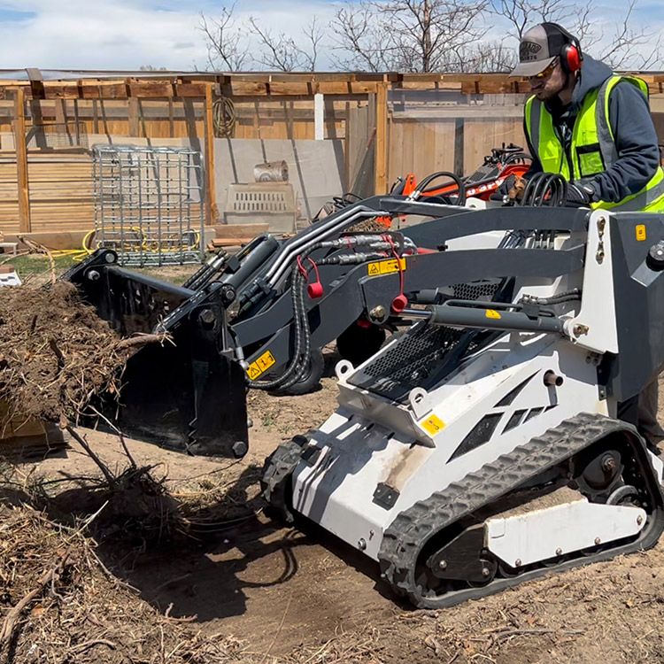 Godet 4 en 1 pour mini chargeuse compacte