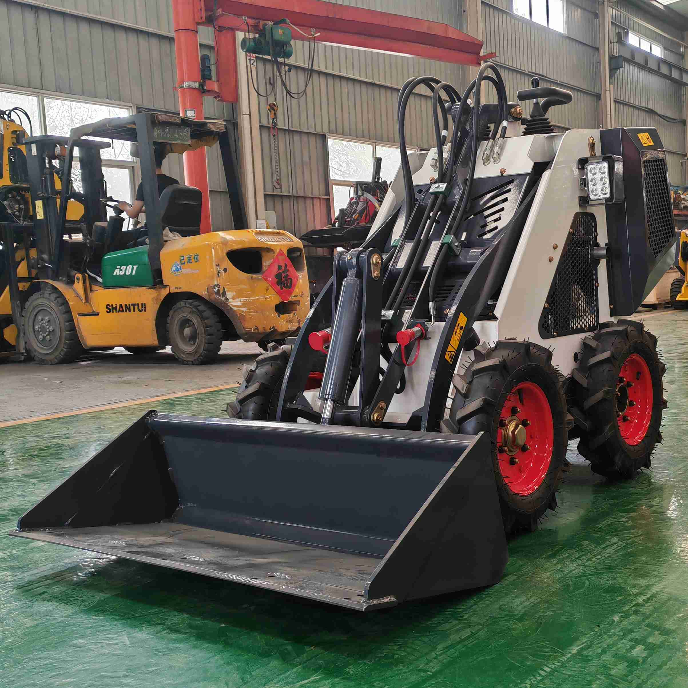 Мини-погрузчик с бортовым поворотом - 320N