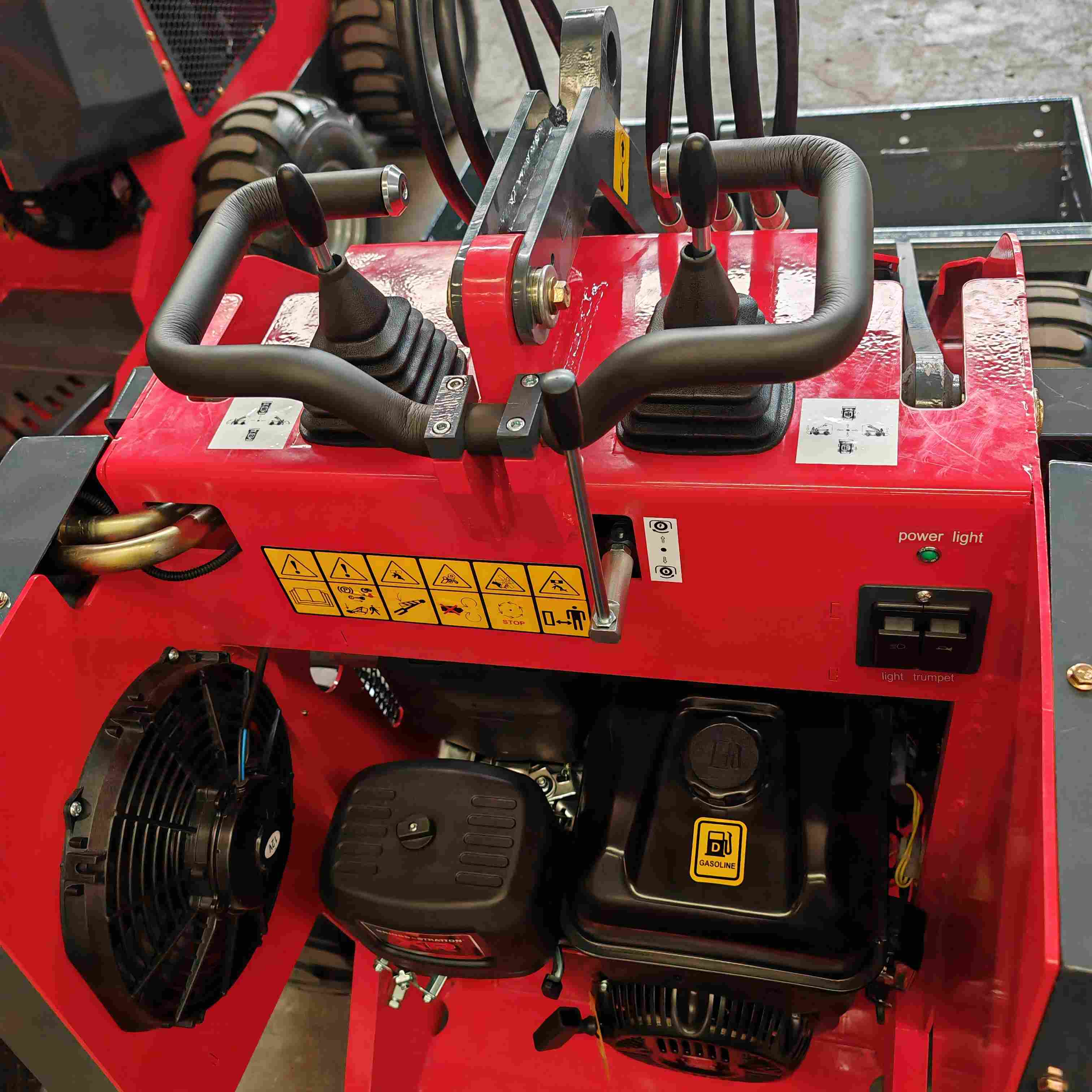 Minicargadora compacta - 320 W