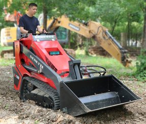 Derette XC1100 Mini Skid Steer Loader with Hydra Bucket Attachment