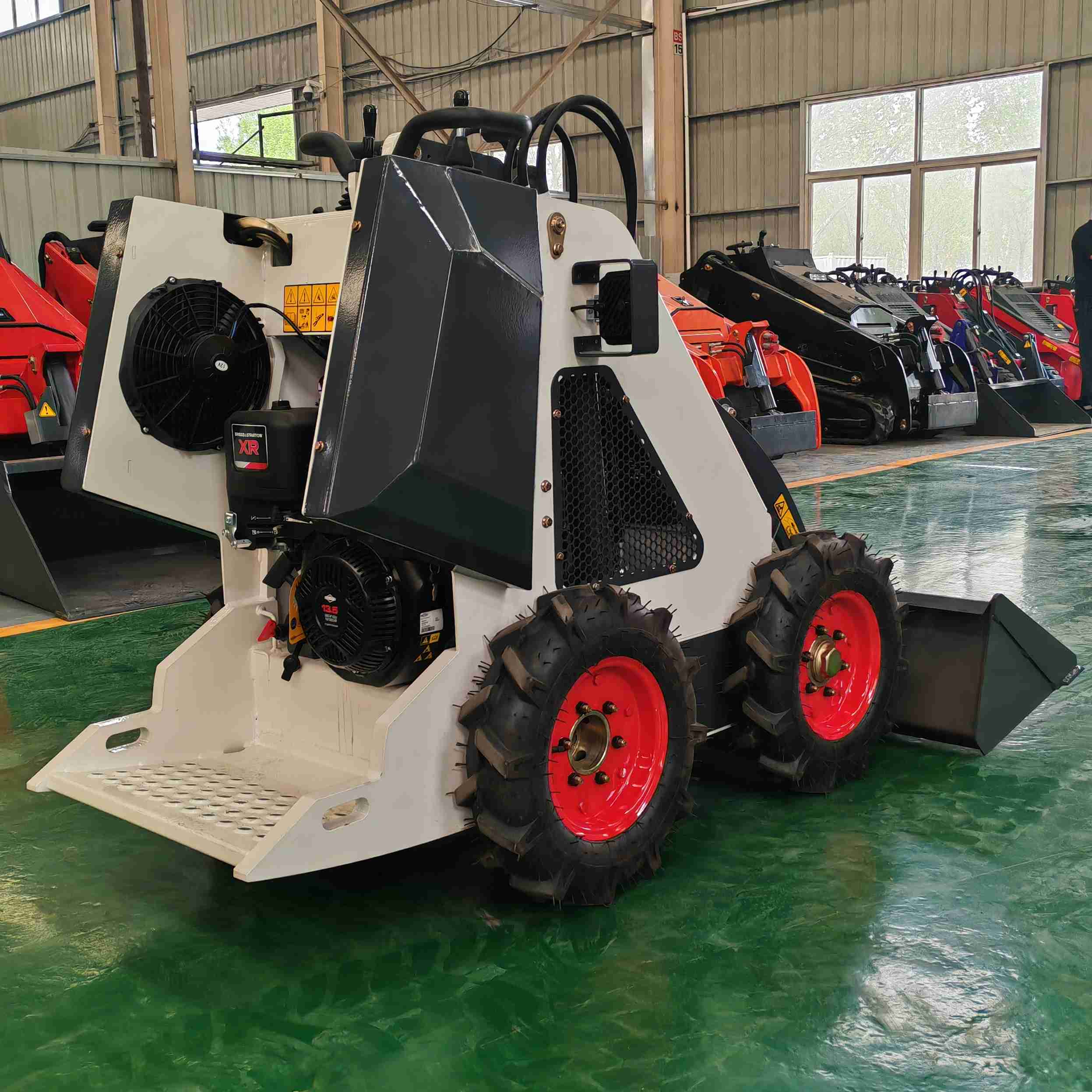 Мини-погрузчик с бортовым поворотом - 320N