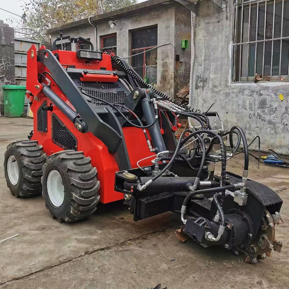 Dessoucheuse pour mini chargeuse compacte