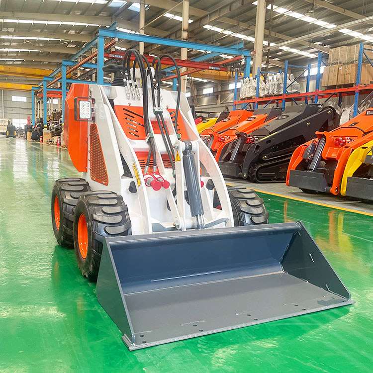 Мини-погрузчик с бортовым поворотом 320 Вт со стандартным ковшом