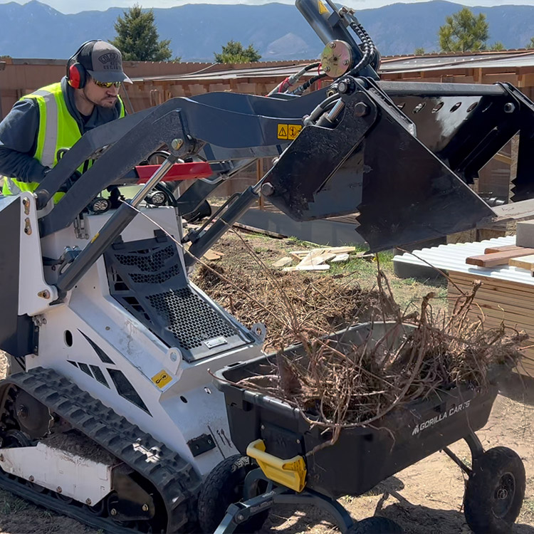 Godet 4 en 1 pour mini chargeuse compacte