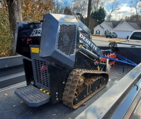 Мини-погрузчик с бортовым поворотом Derette 450