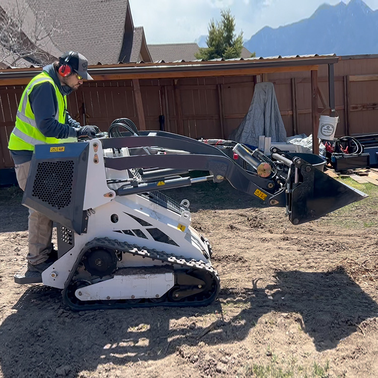 Godet 4 en 1 pour mini chargeuse compacte